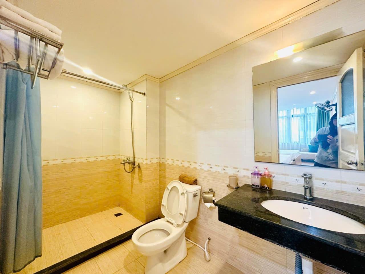 Royal Hotel Ha Noi Hanoi Exterior photo